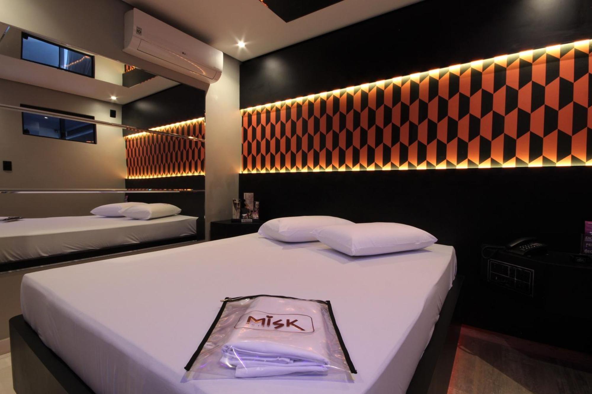 Misk 3 Hotel do amor *